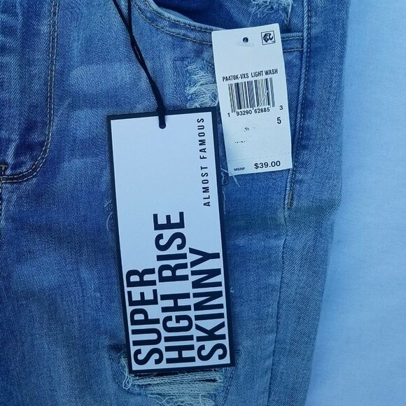 WOMEN'S Almost Famous Hi-Rise Distressed Super Skinny. Size 5. New With Defect - Picture 9 of 9
